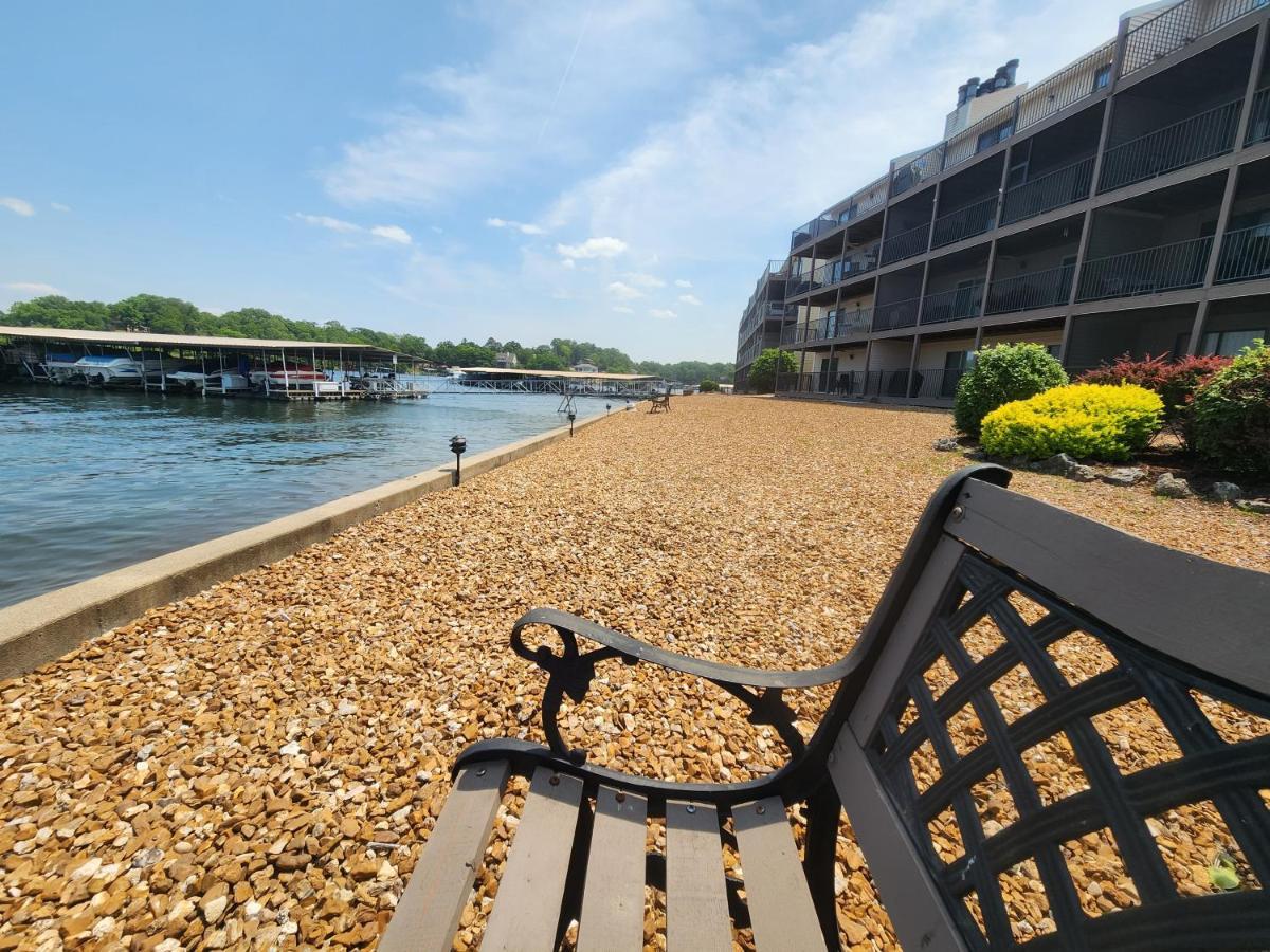 Lakefront Condo With A View Osage Beach Zewnętrze zdjęcie